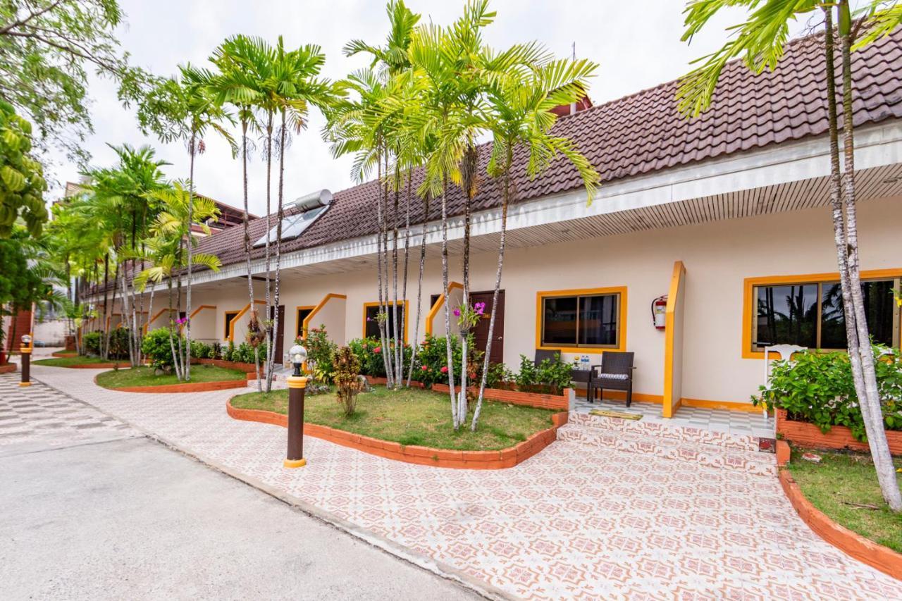 Coconut Resort Hotel Patong Exteriör bild