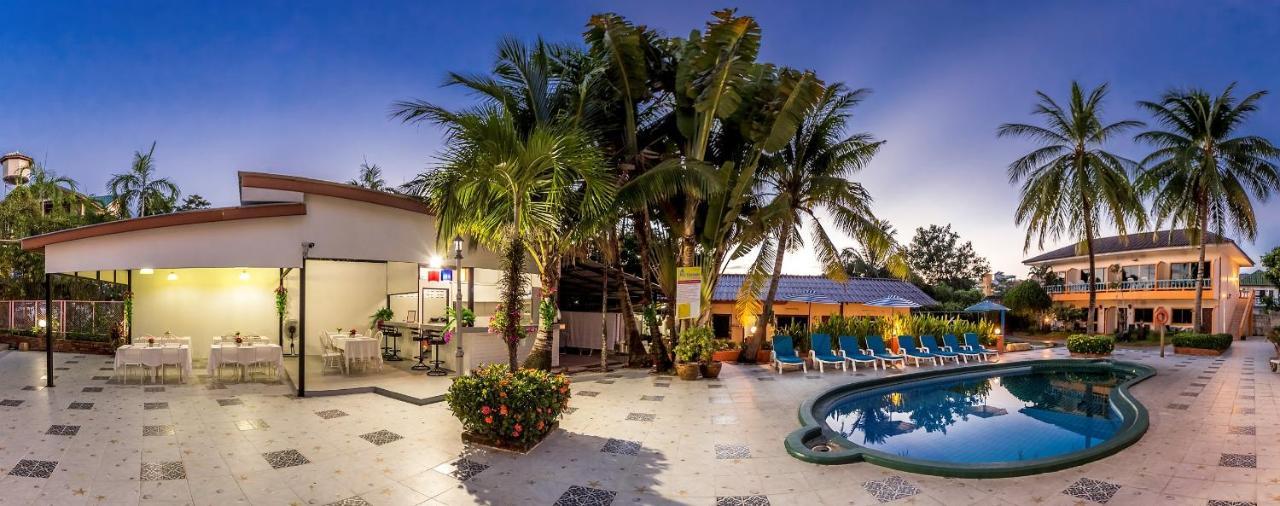 Coconut Resort Hotel Patong Exteriör bild