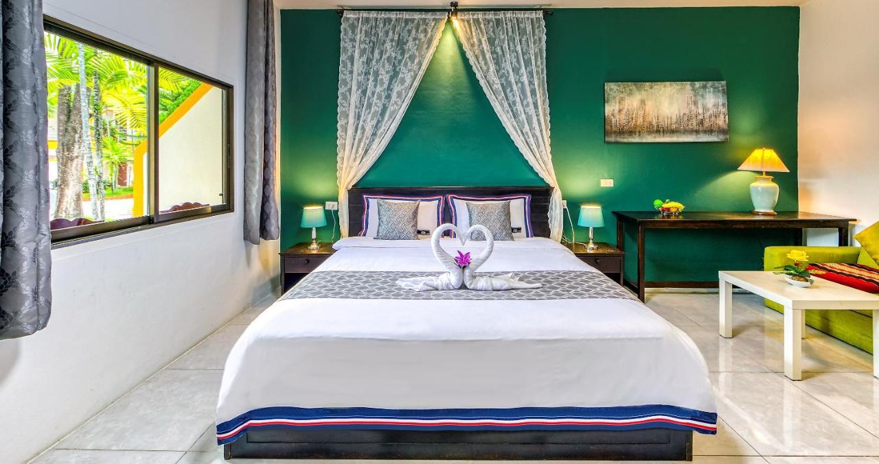 Coconut Resort Hotel Patong Exteriör bild
