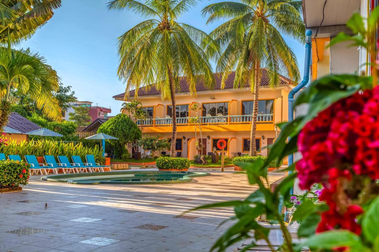 Coconut Resort Hotel Patong Exteriör bild